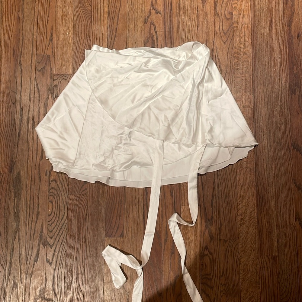 Commense wrap skirt size L NWOT